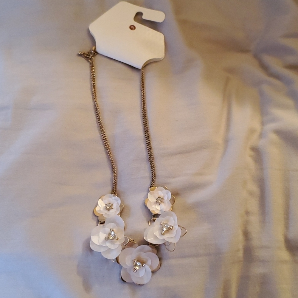 DB flower necklace